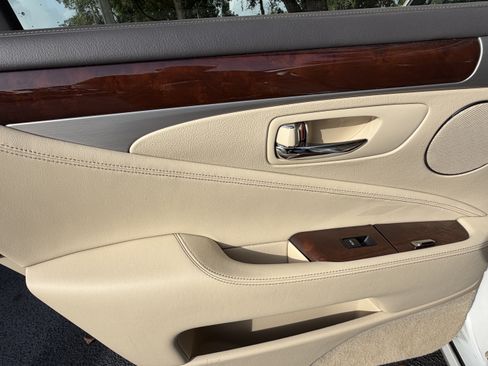 Used 2013 Lexus LS 460 w/ Comfort Pkg RWD image 30