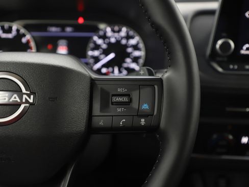 Used 2025 Nissan Rogue SV image 28