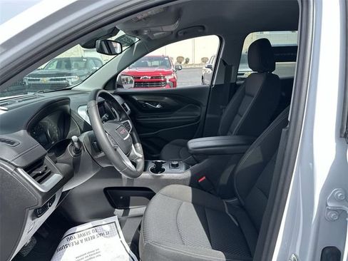 Used 2024 GMC Terrain SLE image 18
