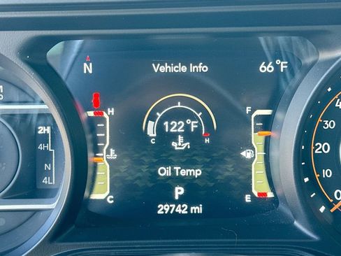 Used 2025 Jeep Wrangler Unlimited Sahara AWD/4WD image 12