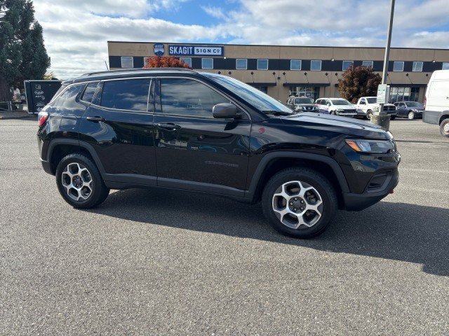 Used 2022 Jeep Compass Trailhawk w/ Trailhawk Convenience Group AWD/4WD image 2