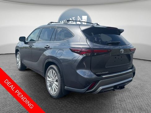Used 2025 Toyota Highlander Platinum AWD/4WD image 6
