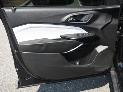 Used 2024 Chevrolet Trax LT w/ Driver Confidence Package image 9