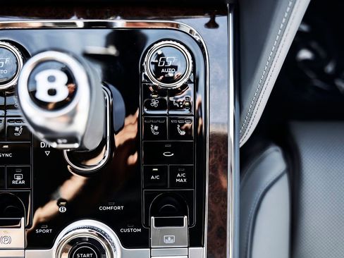 Used 2026 Bentley Flying Spur Plug-In Hybrid AWD/4WD image 71