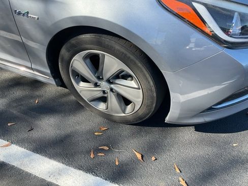 Used 2016 Hyundai Sonata Limited w/ Option Group 02 image 3