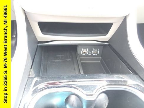 Used 2023 Chrysler Pacifica Limited FWD image 26