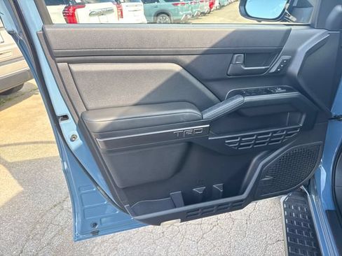 Used 2025 Toyota 4Runner TRD Off-Road Premium AWD/4WD image 12
