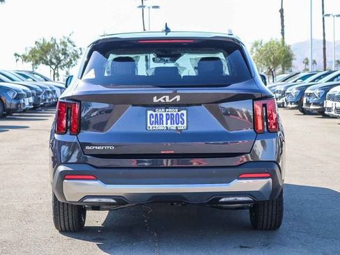 New 2026 Kia Sorento S image 8