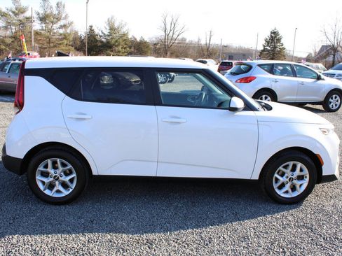 Used 2022 Kia Soul LX w/ Technology Package image 6