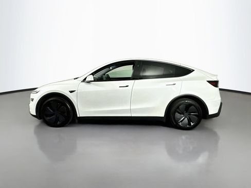 Used 2026 Tesla Model Y AWD image 4