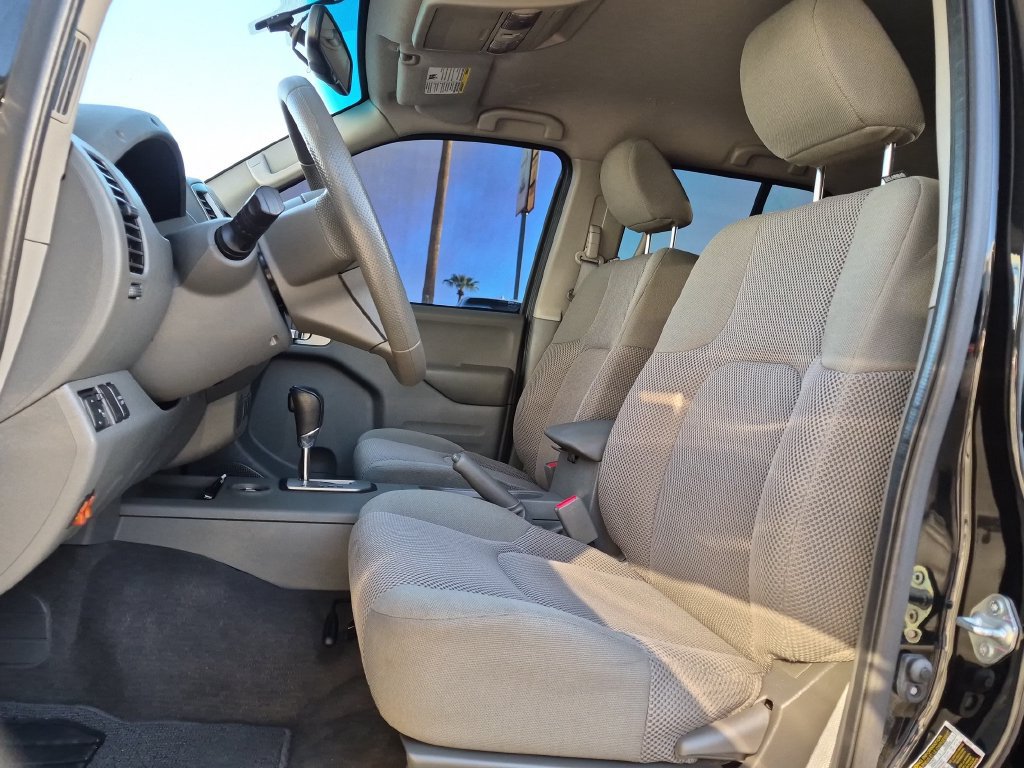Used 2021 Nissan Frontier SV w/ Midnight Edition Floor Mats RWD image 13