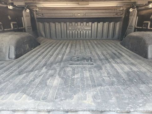 Used 2022 GMC Sierra 1500 SLT AWD/4WD image 32
