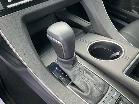 Used 2022 Toyota Avalon XSE image 36