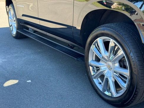 Used 2022 Chevrolet Suburban High Country w/ Premium Package 2 image 10