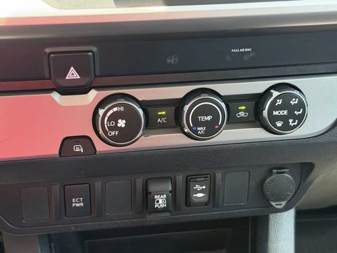 Used 2019 Toyota Tacoma SR5 RWD image 23
