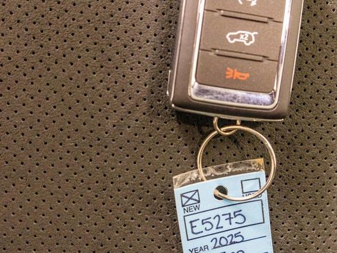 New 2025 Jeep Grand Cherokee Altitude image 41