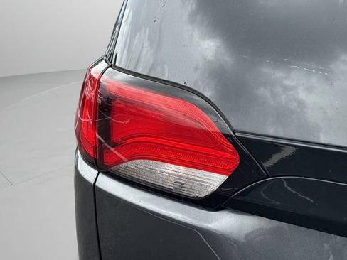 Used 2022 Chrysler Voyager LX FWD image 18