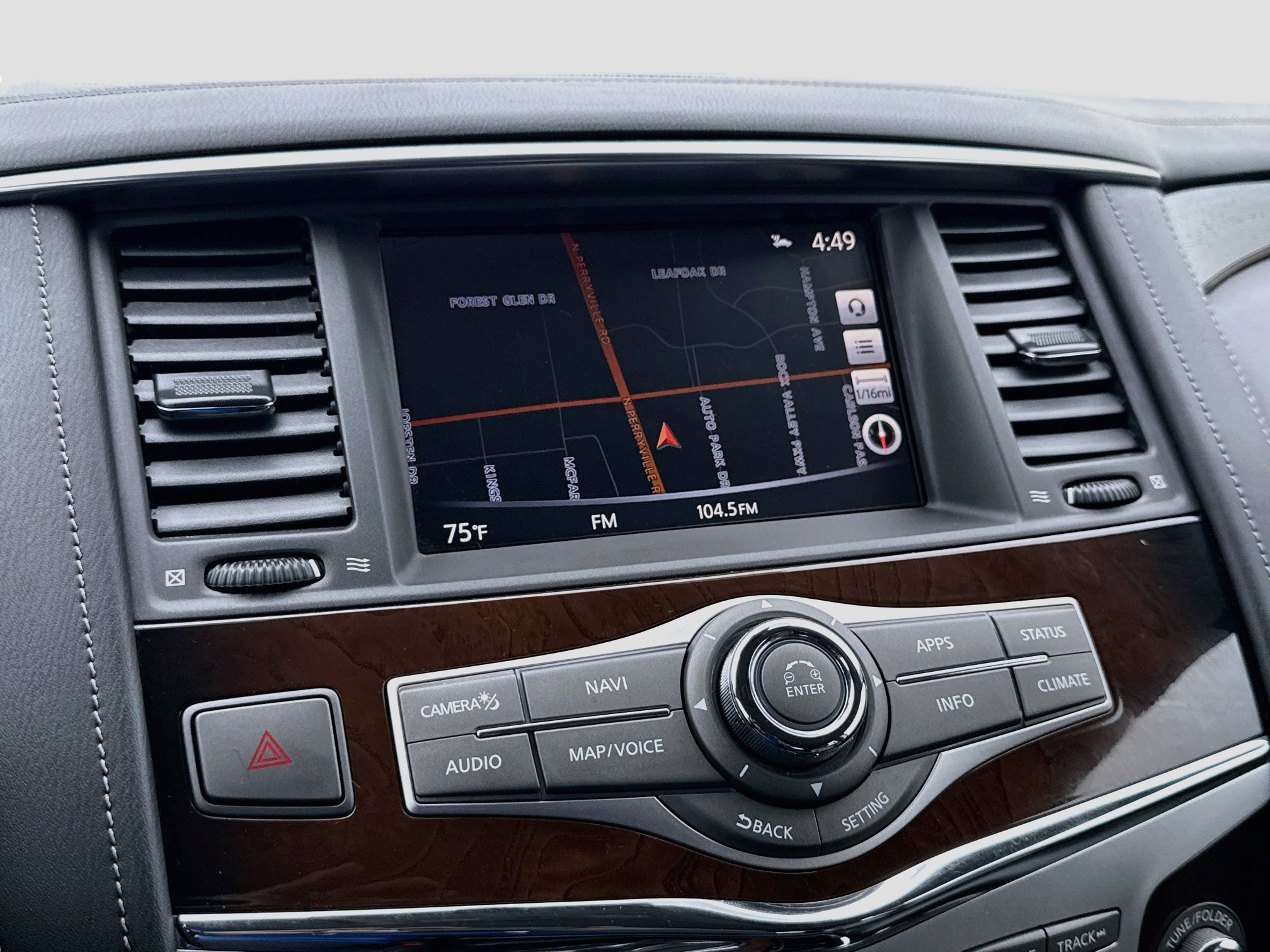Used 2018 INFINITI QX80 4WD w/ Deluxe Technology Package image 16