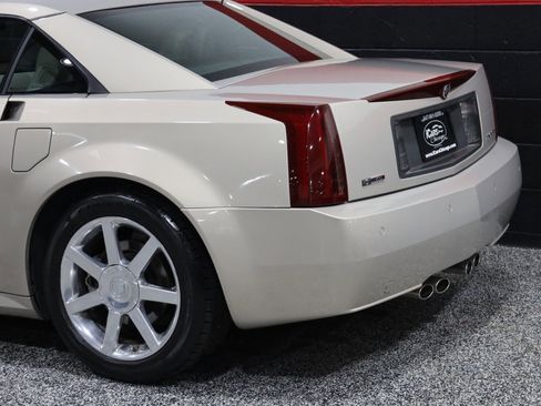 Used 2006 Cadillac XLR image 25
