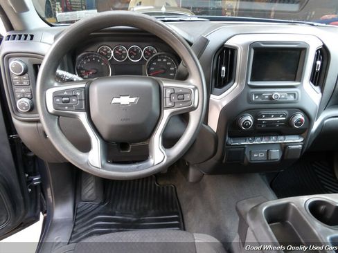 Used 2022 Chevrolet Silverado 1500 Custom w/ Safety Confidence Package AWD/4WD image 15