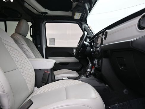 Used 2022 Jeep Wrangler Unlimited Sahara image 16