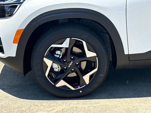 New 2026 Kia Seltos S FWD image 4