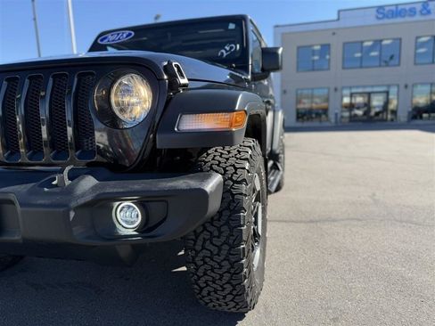 Used 2018 Jeep Wrangler Sport image 10