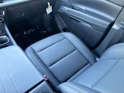 Used 2025 Chevrolet Traverse LT w/ Enhanced Driving Package AWD/4WD image 25