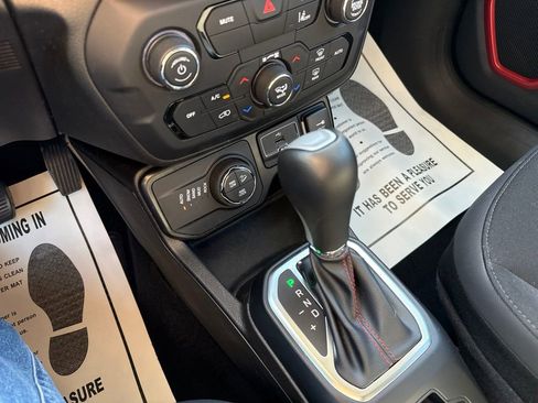 Used 2023 Jeep Renegade Trailhawk AWD/4WD image 30