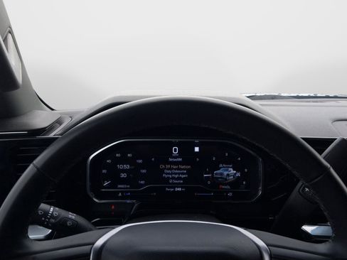 Used 2023 GMC Sierra 1500 SLE image 4