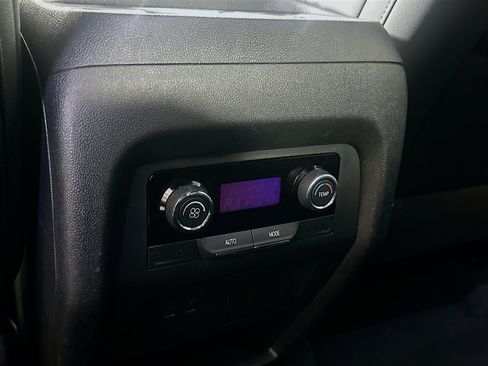 Used 2025 Chevrolet Traverse LT FWD image 27