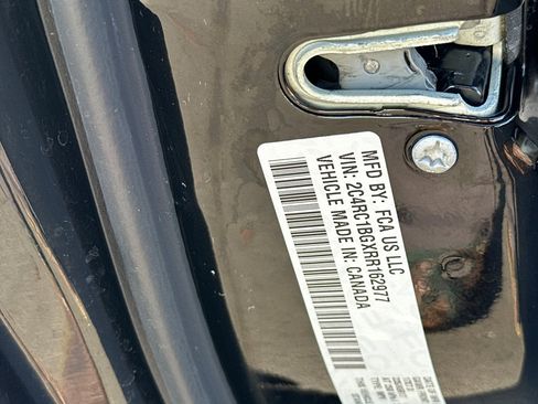 Used 2024 Chrysler Pacifica Touring-L image 34