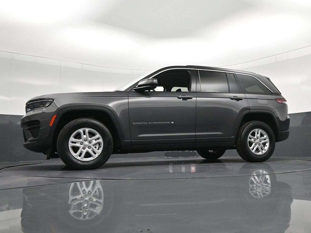 Used 2023 Jeep Grand Cherokee Laredo RWD image 33