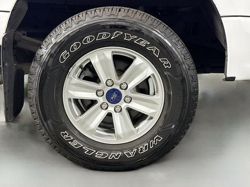 Used 2020 Ford F150 XLT image 32