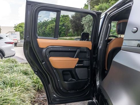 Used 2023 Land Rover Defender 110 AWD/4WD image 31