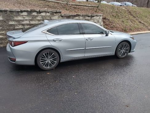 Certified 2023 Lexus ES 300h 300h w/ Premium Package image 3