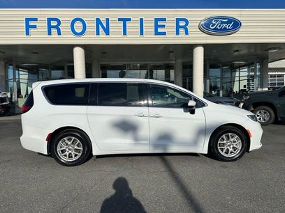Used 2023 Chrysler Pacifica Touring-L