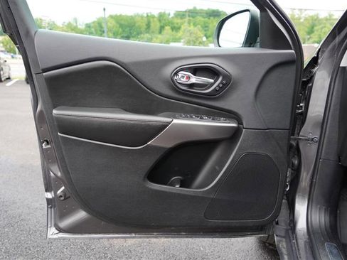 Used 2019 Jeep Cherokee Limited w/ Technology Group image 34