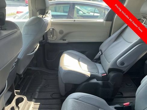 Used 2023 Toyota Sienna Limited FWD image 10