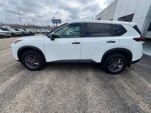 Used 2025 Nissan Rogue S image 6