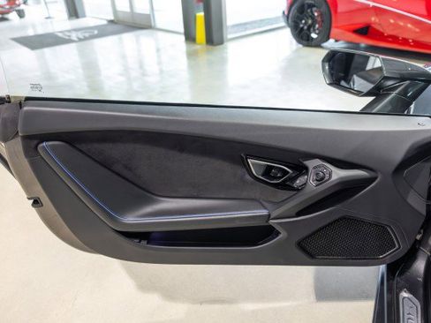 Used 2021 Lamborghini Huracan EVO image 29