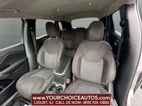 Used 2019 Jeep Cherokee Latitude w/ Popular Appearance Group AWD/4WD image 48