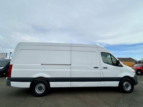 Used 2022 Mercedes-Benz Sprinter 2500 image 7