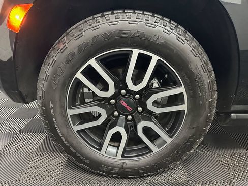 Used 2023 GMC Yukon XL AT4 w/ AT4 Premium Package AWD/4WD image 40