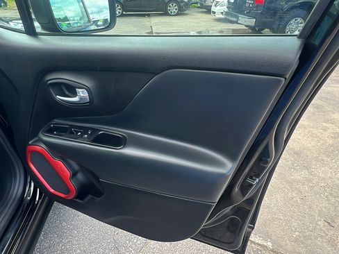 Used 2019 Jeep Renegade Trailhawk AWD/4WD image 19
