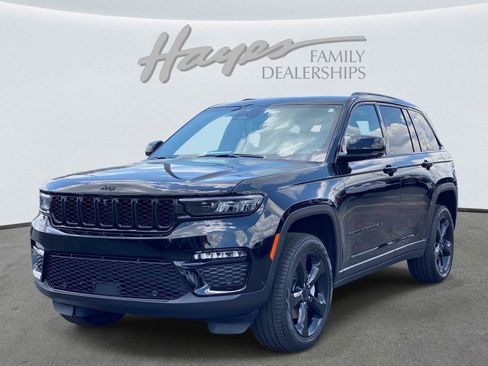 Used 2025 Jeep Grand Cherokee Limited w/ Luxury Tech Group II RWD image 10