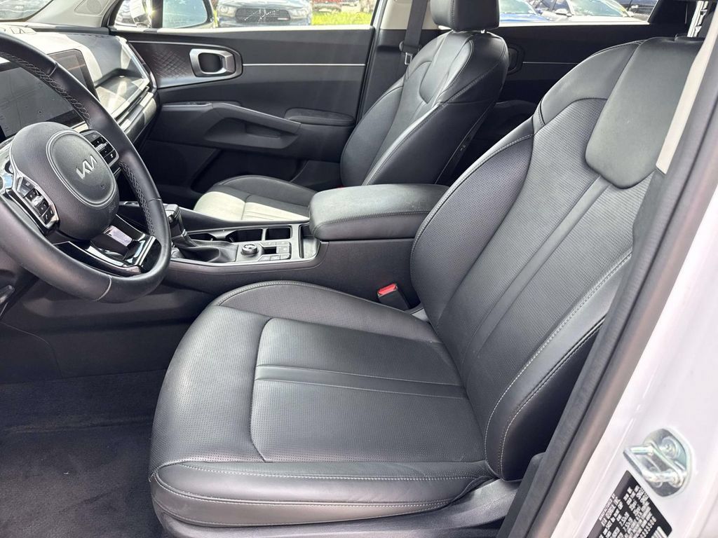 Certified 2025 Kia Sorento S FWD image 18