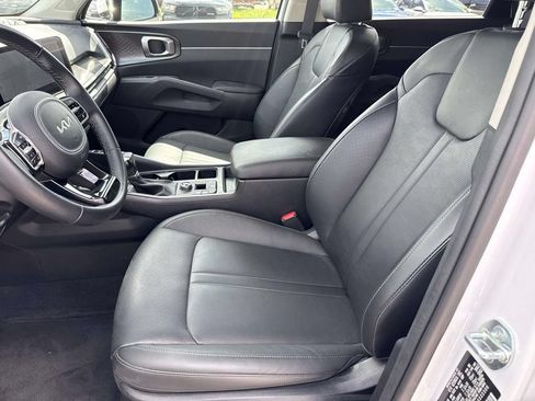 Certified 2025 Kia Sorento S FWD image 18