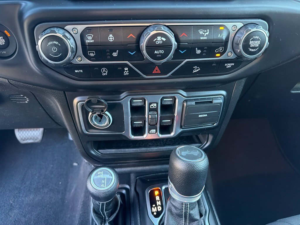 Used 2021 Jeep Wrangler Unlimited Sahara w/ Cold Weather Group AWD/4WD image 20