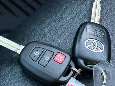 Used 2020 Toyota Tacoma TRD Sport image 24